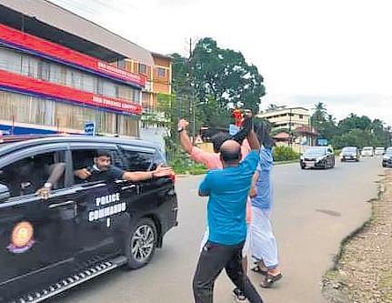 BJP workers wave black flags at Chief Minister Pinarayi Vjayan at Kunnamkulam on Sunday | Express