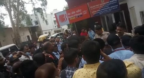 Security guards protest outside Safdarjung Hospital on Monday (Photo | Express)