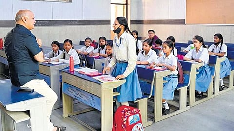 Delhi Deputy CM Manish Sisodia interacts with schoolchildren on Tuesday (Photo| Express)