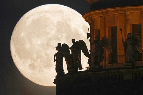 From Frankfurt and New York to Istanbul and Beijing, skygazers could enjoy a beautiful supermoon rise over the horizon in an impressive astronomic spectacle. The full moon appeared bigger than normal and sometimes slightly orange-colored as it lit skies a