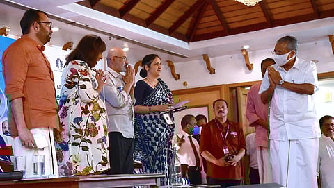 Chief Minister Pinarayi Vijayan greeting journalist Barkha Dutt during the inauguration of Loka Kerala Madhyama Sabha in Thiruvananthapuram. (Photo | Express)