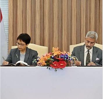 The External Minister S Jaishankar and his counterpart from Indonesia Retno Marsudi T(Photo| S Jaishankar Twitter)
