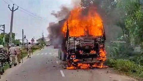 A transport vehicle after it was set on fire by protestors during Bihar Bandh, called to protest against Centre's 'Agnipath' scheme, in Jehanabad. (Photo | PTI)