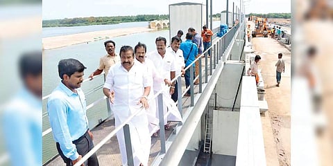 Municipal Administration Minister KN Nehru inspecting the Mukkombu barrage in Tiruchy on Friday | M k Ashok Kumar
