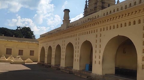 Built by Tipu Sultan in 1786-87, Jamia mosque is also called as Masjid-i-Ala and is located inside the Srirangapatna fort.