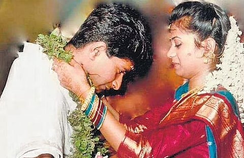 The marriage of Krishnakumar and Jyothi at Sree Krishna Temple, Guruvayur, in 1990