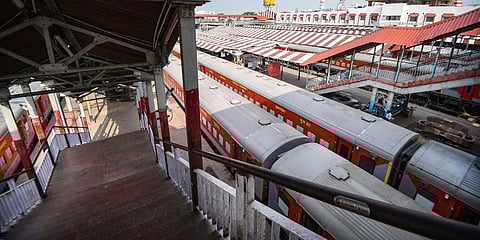 Patna: The deserted Patna railway station after several trains were cancelled due to 'Bharat Bandh', called to protest against Centre's 'Agnipath' scheme, in Patna. (Photo | PTI)