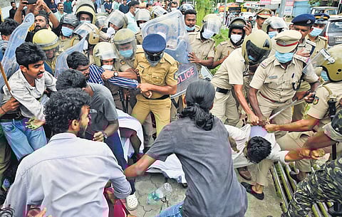 SFI activists clash with the police at Kalpetta near the office of Rahul Gandhi  on Friday | Express