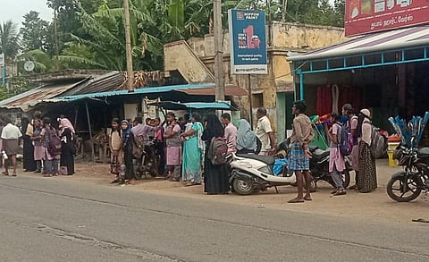 Residents of Melavaladi and nearby villages in Tiruchy say that there has been no shelter at the bus stop for years | Express