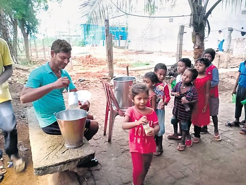 Asmit Patel distributing milk among slum children in Sundargarh town | Express