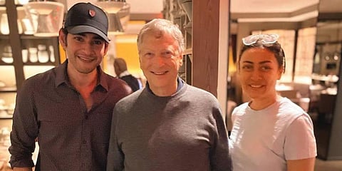 Telugu star Mahesh Babu (L), wife Namrata Shirodkar (R) with Bill Gates. (Photo| Twitter)