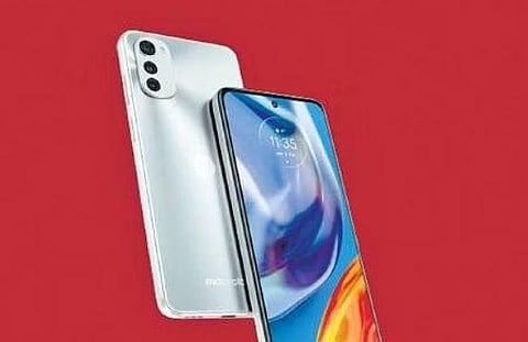 Moto E32s: Looks at its best