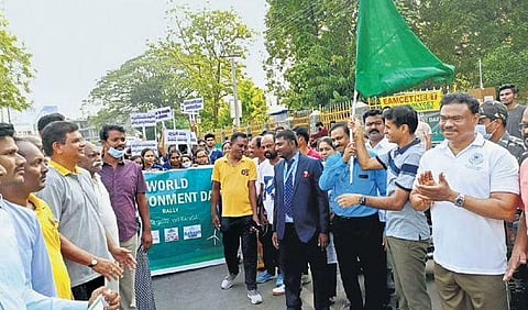 Warangal Commissioner of Police Dr Tarun Joshi flags off the rally from the Public Gardens in Hanamkonda on Saturday 