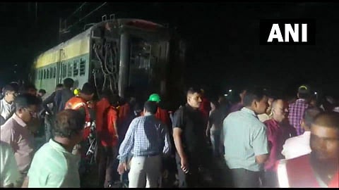 Asansol-Bokaro MEMU train derailed shortly after leaving Asansol Railway Station. (Photo | ANI Twitter)