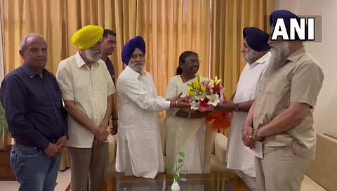 NDA's Presidential candidate Droupadi Murmu meets Shiromani Akali Dal president Sukhbir Singh Badal in the presence of other leaders in Chandigarh on Friday (Photo | Twitter/ANI)