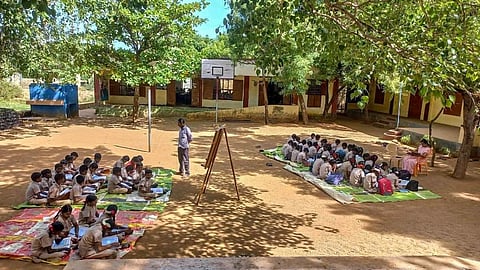 Teachers taking classes under the tree at Vinaitheerthanadarpatti in Tenkasi district. (Photo | Express)