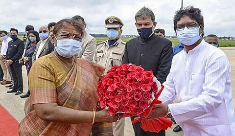 Jharkhand Chief Minister Hemant Soren with NDA Presidential nominee Droupadi Murmu. (File Photo | PTI)