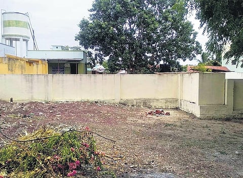 The 300-feet-long wall constructed at Ayyampalayam of Mettupalayam in 2015. (Photo| EPS)
