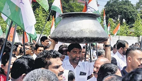 Congress members protest with a biriyani pot in front of Ernakulam collectorate demanding CM Pinarayi Vijayan’s resignation over his alleged involvement in the gold smuggling case. (File Photo)