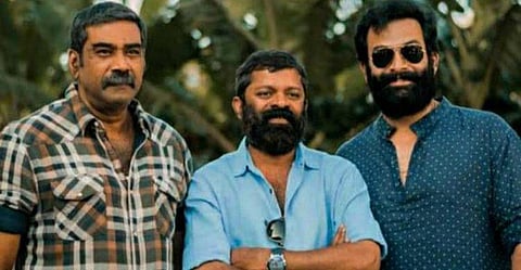 Sachy with Biju Menon and Prithviraj on the sets of 'Ayyappanum Koshiyum'.