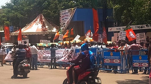 The BJP cadres protesting against the Tamil Nadu government's decision to increase power tariff at Ambattur in Chennai on July 23, 2022.