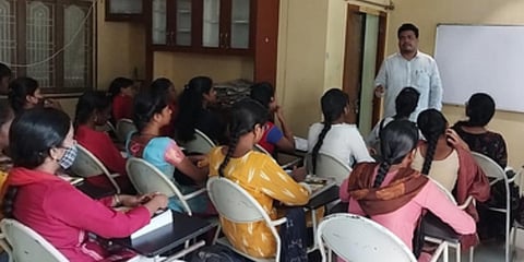 Pulugu Deepak conducting free classes for students in Guntur. (Photo| EPS)