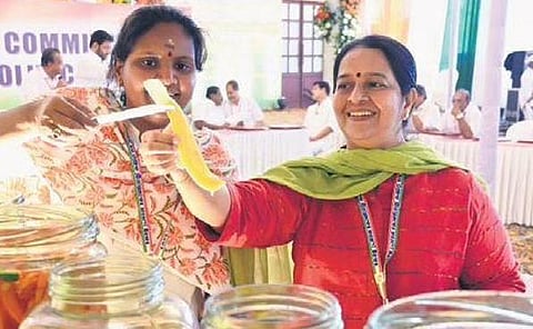 MP Ramya Haridas gives a pickled fruit to MLA Uma Thomas at the Congress’ Nava Sankalp Chintan Shivir in Kozhikode on Friday | E Gokul