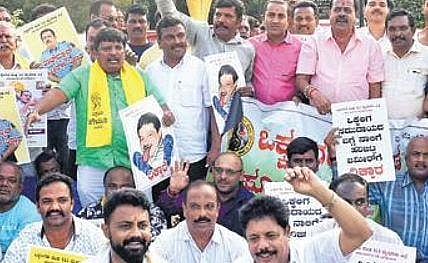 Members of the Vokkaliga community stage a protest against Zameer Ahmed in Mysuru on Monday | Udayashankar S