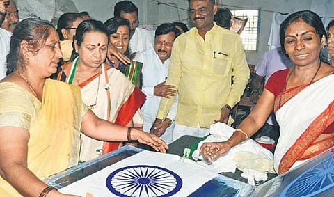 Congress leader Umashree at the flag-making unit in Hubballi on Wednesday | D Hemanth