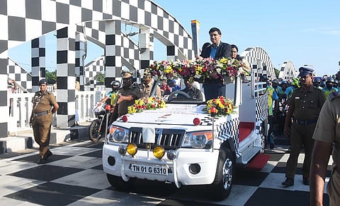 Former world champion Viswanathan Anand carries the Chess Olympiad torch in an open jeep through Napier’s Bridge in Chennai on Wednesday. (Photo | Ashwin Prasath, EPS)