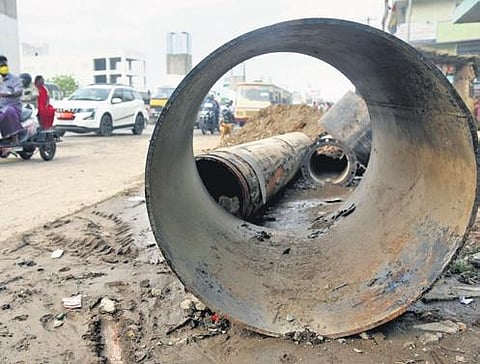 ​​A stretch of Poonamallee Highway, which is dug up | R Satish Babu