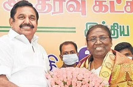 Edappadi K Palaniswami with Droupadi Murmu in Chennai on Saturday | Express