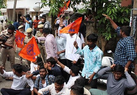 Police personnel at the residence of Karnataka Home Minister Araga Jnanendra after members of Akhil Bharatiya Vidyarthi Parishad (ABVP) barged inside. (Photo | EPS)