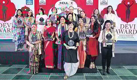 Chairman of the Board, The New Indian Express Group, Manoj Kumar Sonthalia, TNIE Editorial Director, Prabhu Chawla and politician-scholar Subramanian Swamy with recipients of Devi Awards in Kolkata.