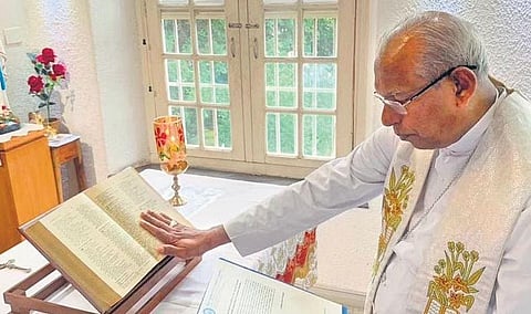 Archbishop Mar Andrews Thazhath takes charge as the apostolic administrator at Ernakulam Bishop’s House on Saturday