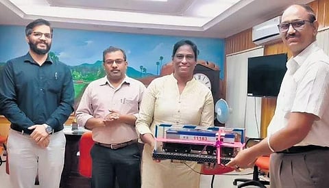 Athlete PT Usha receiving a memento from Palakkad divisional railway manager Trilok Kothari after availing of VRS on Wednesday