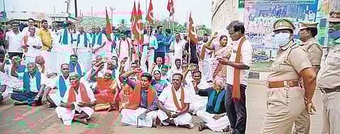 Farmers blocking Thanjavur-Tiruchy road in Thanjavur on Sunday. (Photo | Express)