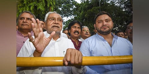 JD(U) leader Nitish Kumar with Rashtriya Janata Dal leader Tejashwi Yadav interacts with the media after meeting Bihar Governor Phagu Chauhan, in Patna, on August 9, 2022. (Photo | PTI)
