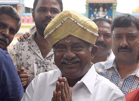 With son in Congress, will Vishwanath mend fences with Siddaramaiah?