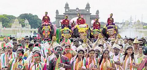 Dasara jumbos welcomed at Mysuru Palace