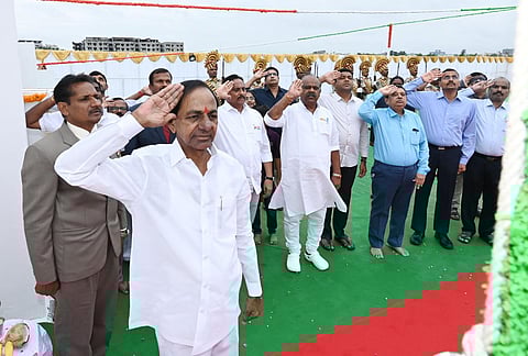 Chief Minister K Chandrashekhar Rao hoisting national flag at Pragathi bhavan in Hyderabad on Monday on the occasion of 75th independence day celebration.
