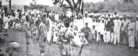 Policemen confront the Salt Satyagrahis at Ankola in 1929 | FILE