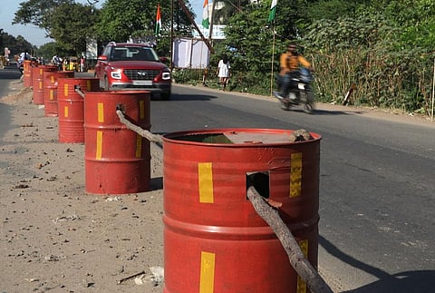 No end to accidents: Traffic police put up temporary divider on Cuddalore-Puducherry Road
