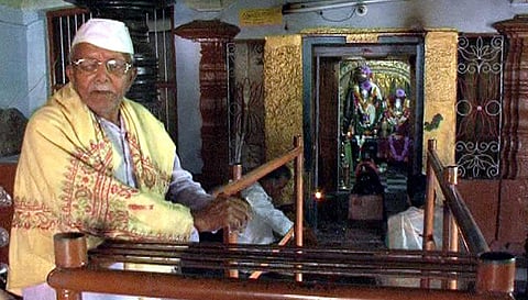 Freedom fighter late Huchharayappa inside Sri Veerabhadreshwara Swamy temple in Isuru village of Shikaripura taluk | FILE