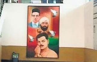 Savarkar pic at Kempegowda Metro station stirs row