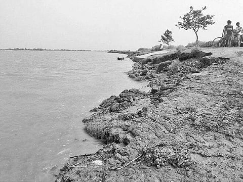 Subarnarekha river in spate, warning in low-lying areas