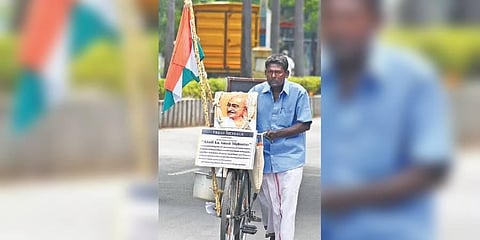Karuppiah in Tirupati, en route to Bengaluru from Madurai as part of Azadi Ka Amrut Mahotsav journey | Madhav K