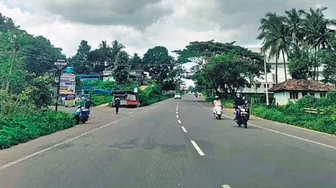 The proposal includes land acquisition on both sides of the road and expansion to a four-lane stretch over a distance of 800 m. 