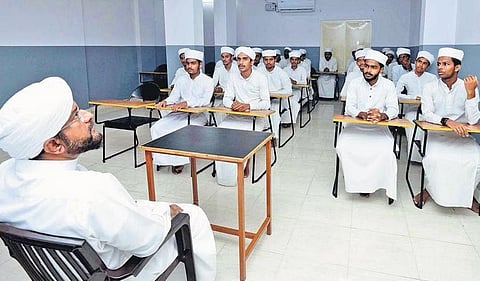 Onampilly Muhammad Faizy interacting with students of Academy of Sharia Advanced Studies in Thrissur | Express