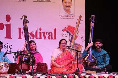 Hindustani classical vocalist Madhumita Ray (Centre)